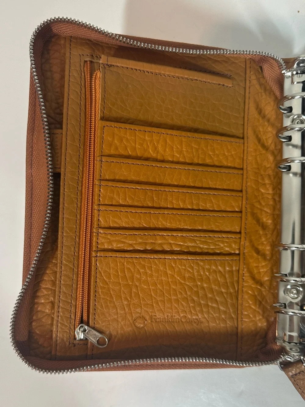 FRANKLIN COVEY Alex Saddle Pebbled Leather Zip Around 8 Ring Binder